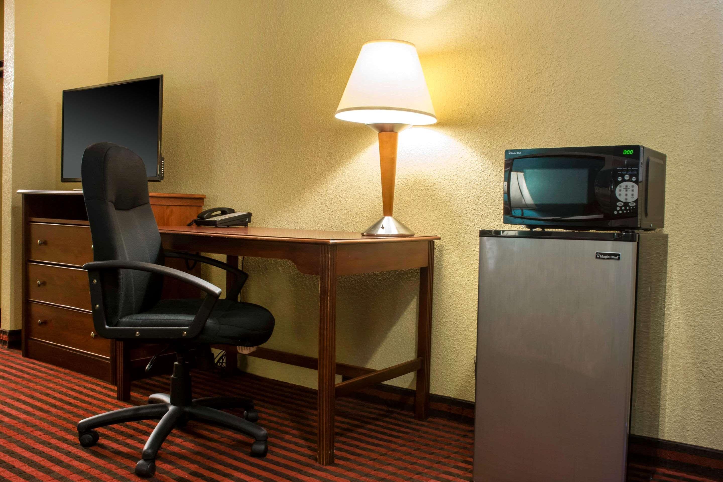 Econo Lodge Hotel Bradford Esterno foto