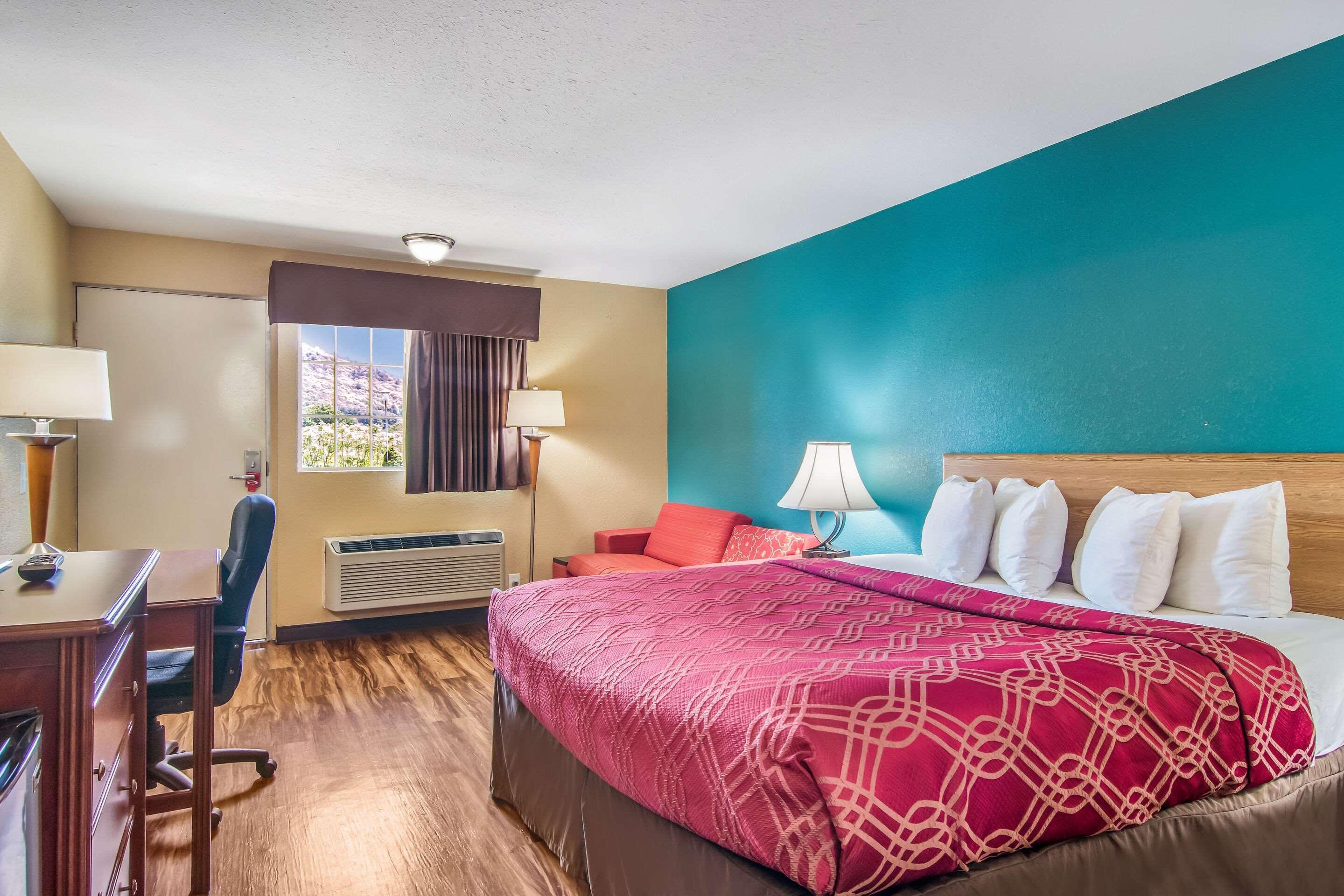 Econo Lodge Hotel Bradford Esterno foto
