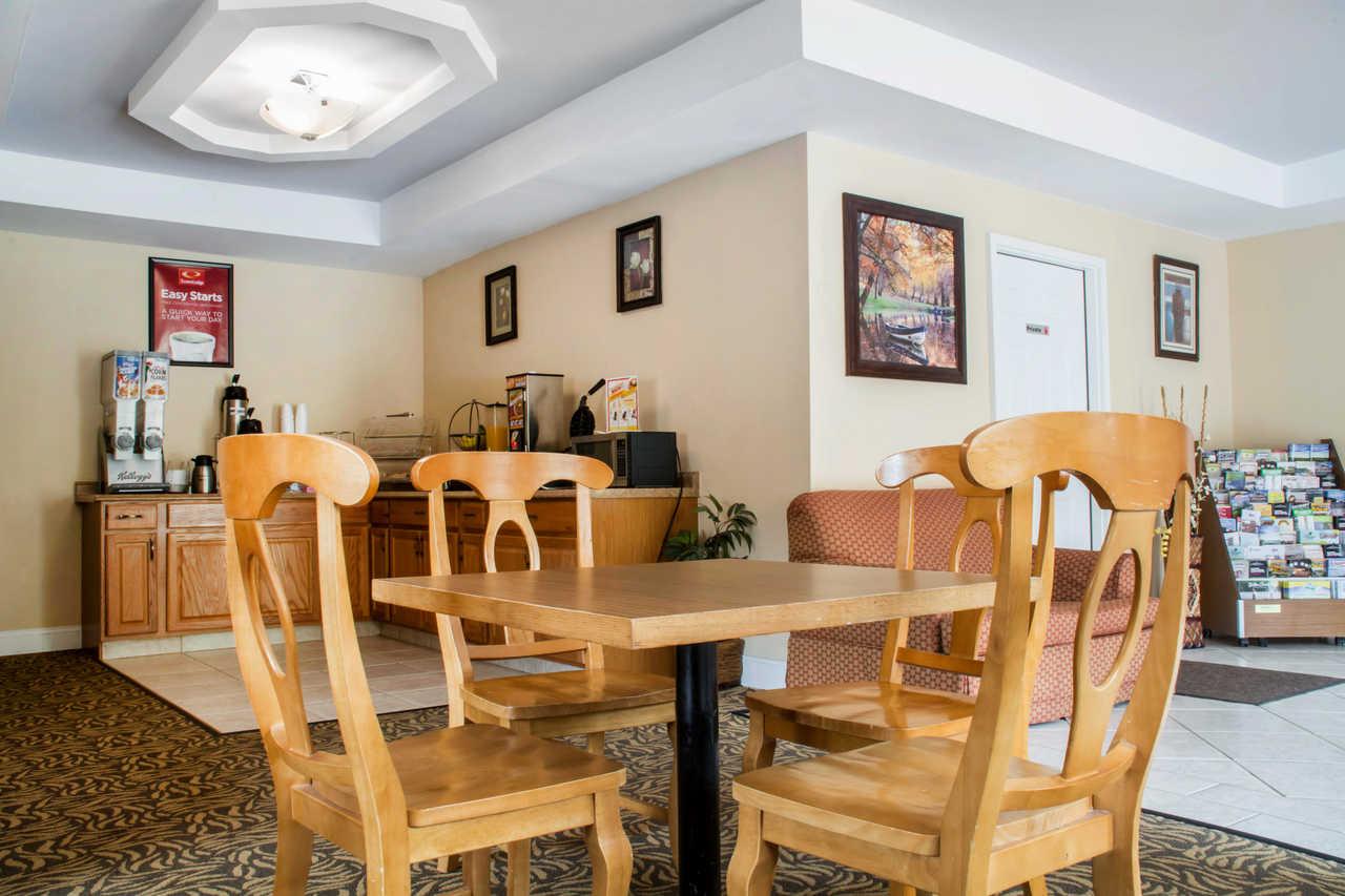 Econo Lodge Hotel Bradford Esterno foto