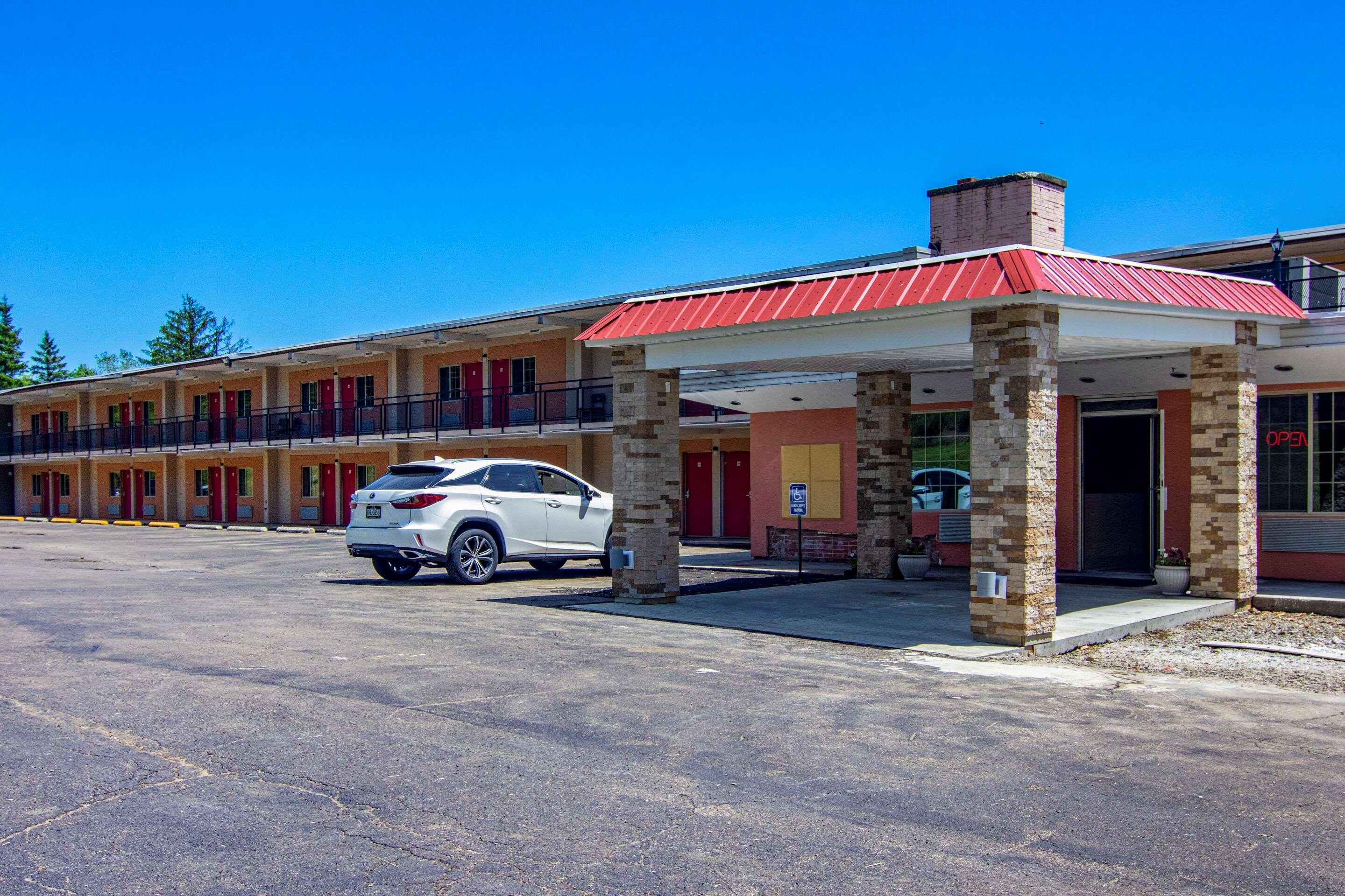 Econo Lodge Hotel Bradford Esterno foto