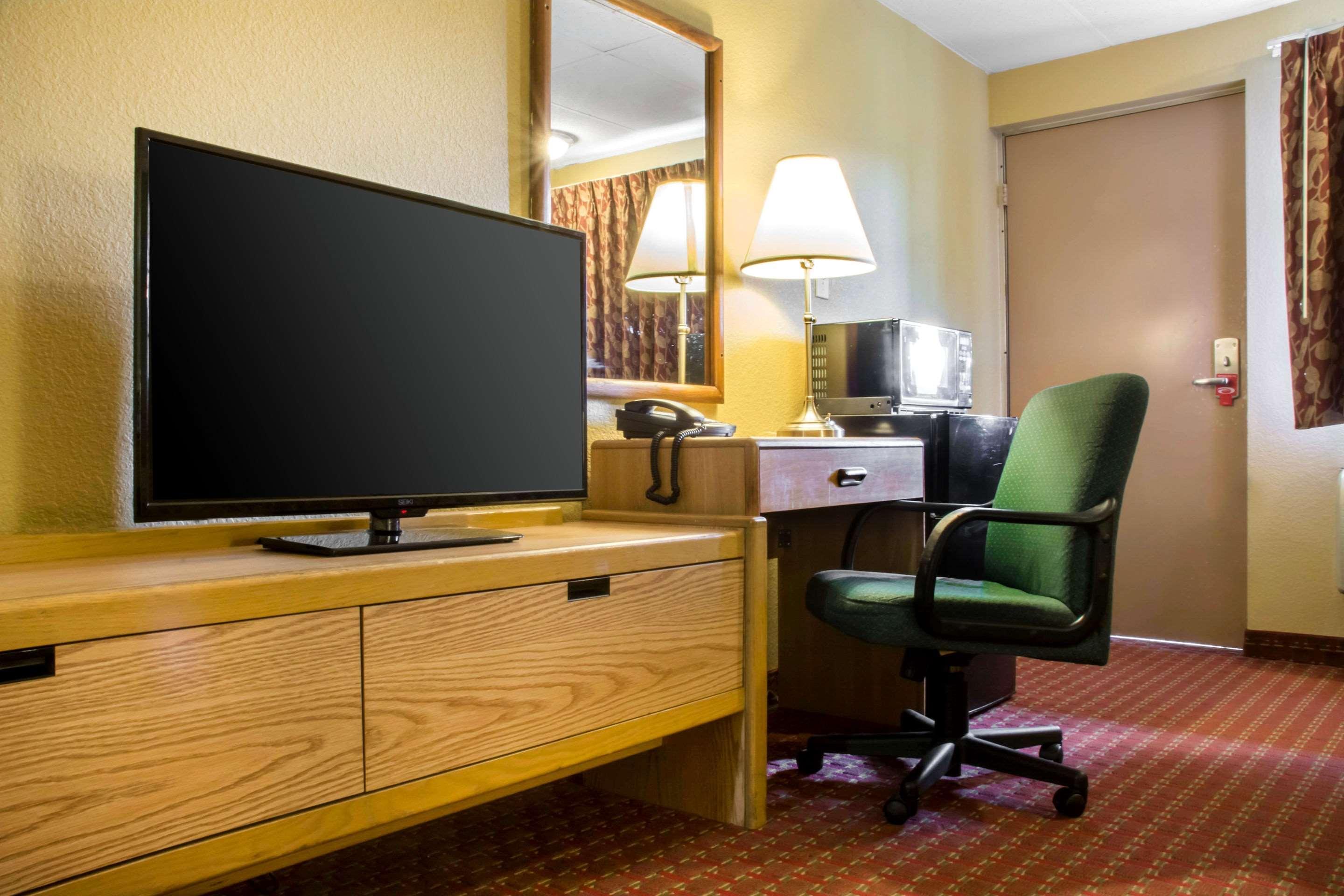 Econo Lodge Hotel Bradford Esterno foto